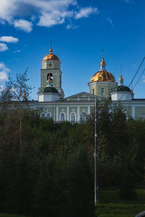 Free Majestic view of an Orthodox Church with golden domes in Pervouralsk, Russia. Stock Photo