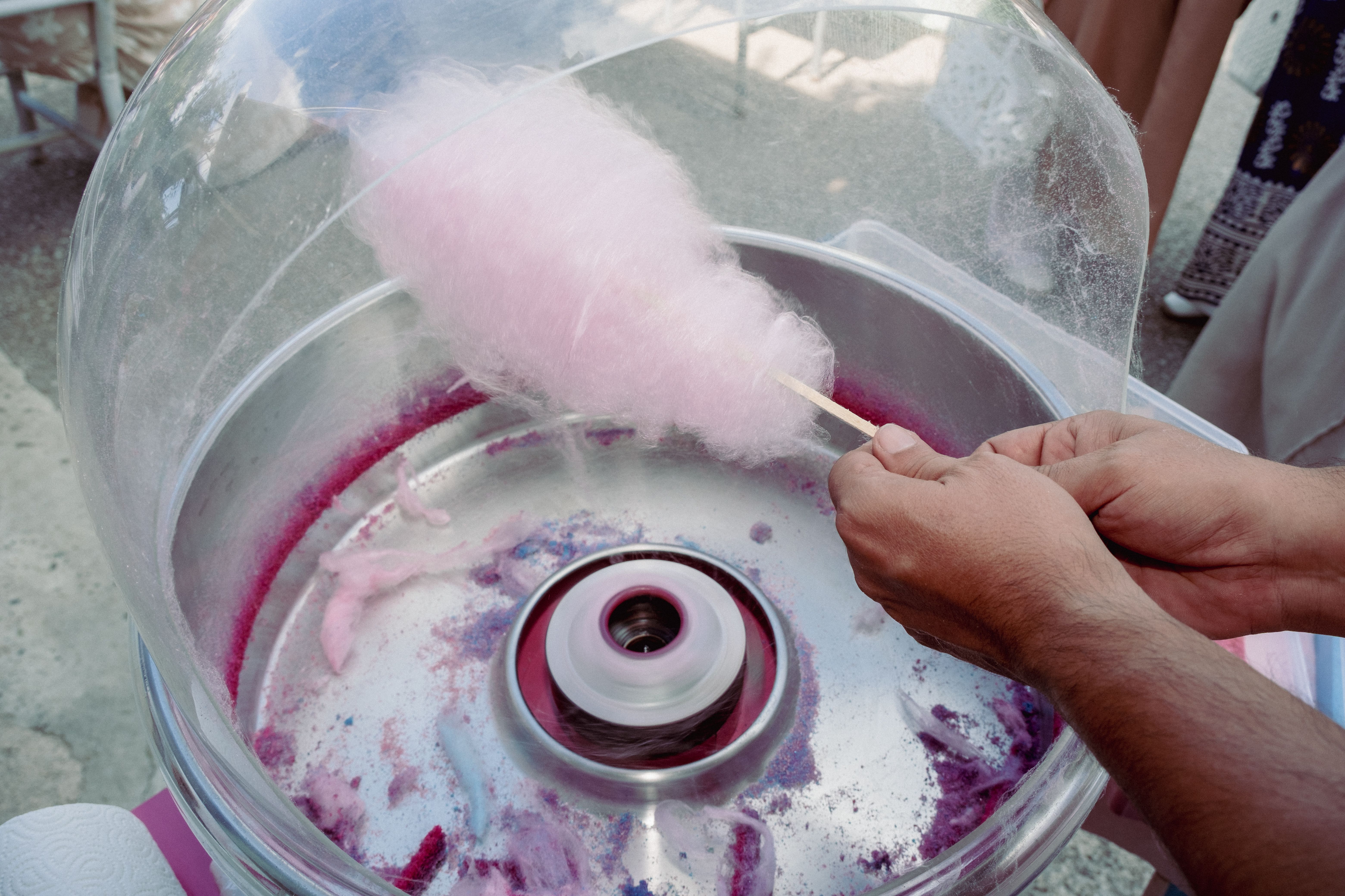candyfloss sukker category: Skab farverige sukkerskyer med det rigtige udstyr fra GadgetsWorld.dk