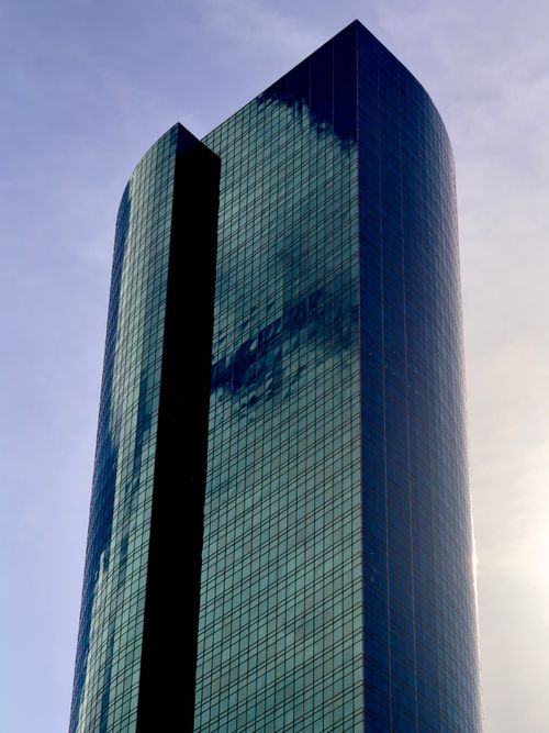 Free A striking glass skyscraper reflecting the sky in downtown Houston, Texas. Stock Photo