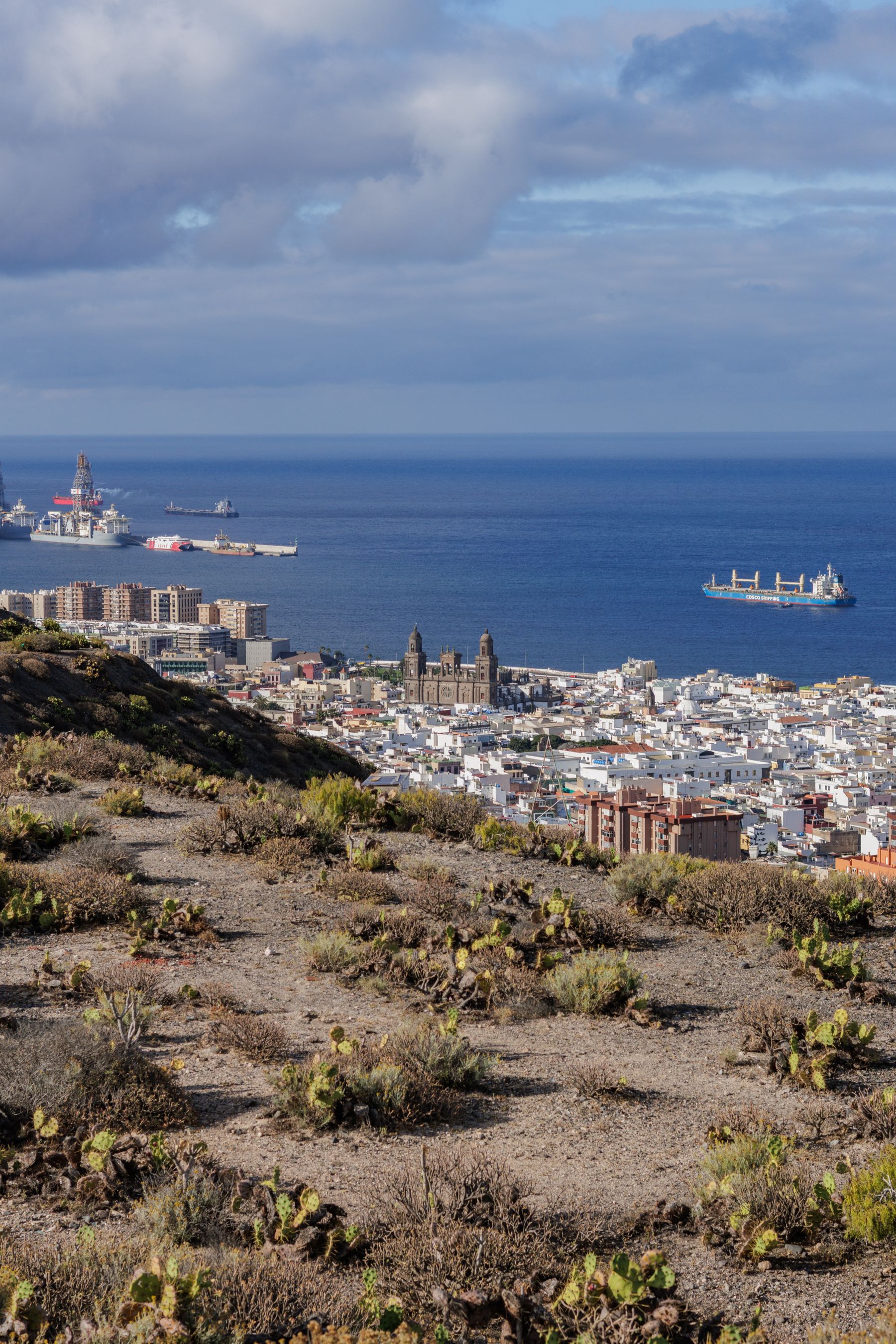 Vista aérea del Puerto de La Luz y la ciudad de Las Palmas de Gran Canaria