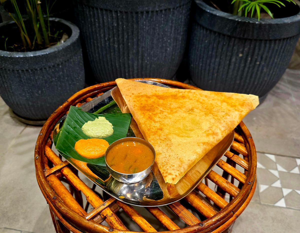 Crispy dosa with chutney and sambar