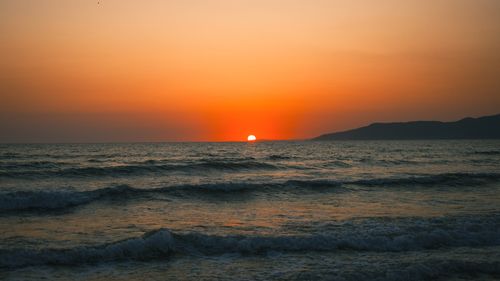 Free Breathtaking sunset over the Aegean Sea with vibrant orange sky in İzmir, Türkiye. Stock Photo