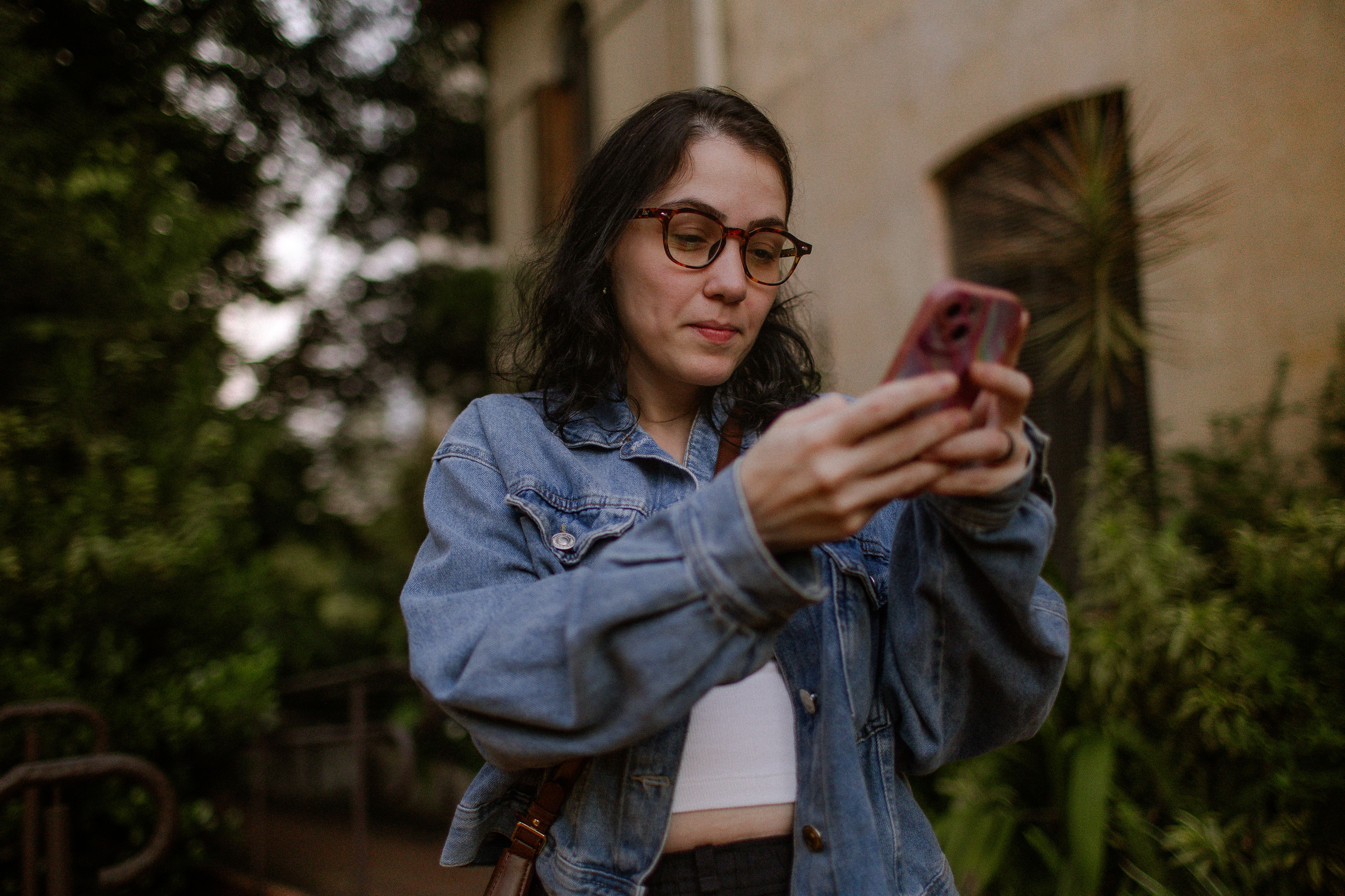 Online dating: starting a conversation on a niche platform