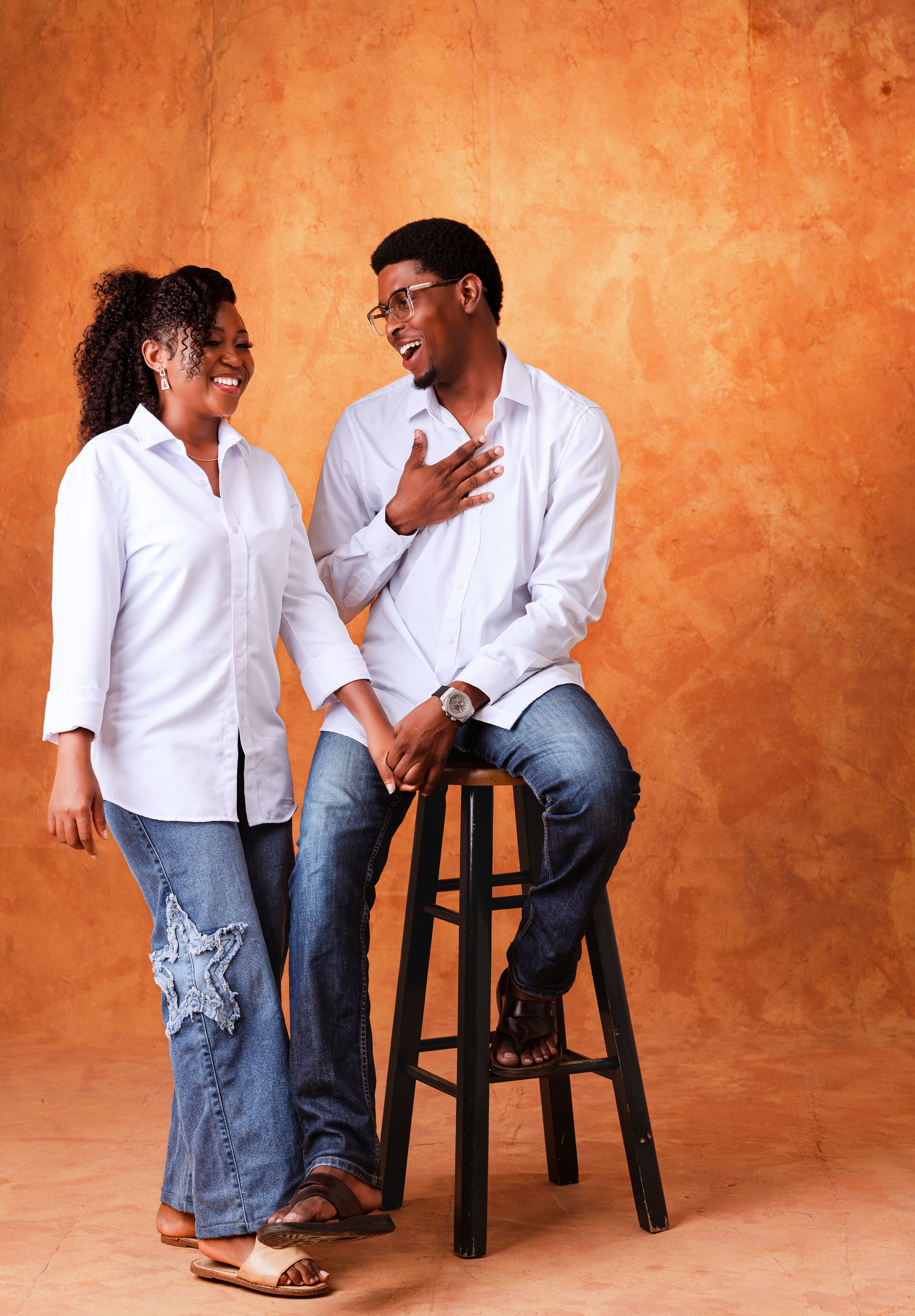 Online dating: starting a conversation on a niche platform