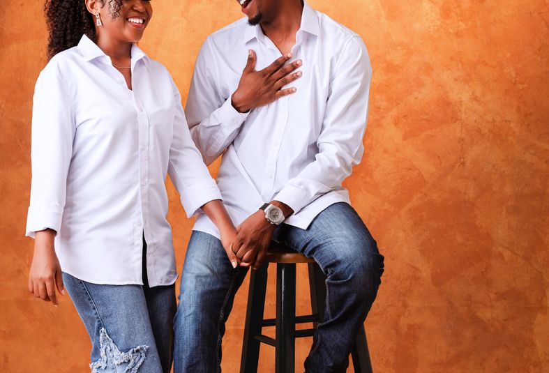 Online dating: starting a conversation on a niche platform