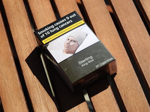 Immagine gratuita di fumando, panca per fumatori, sigarette