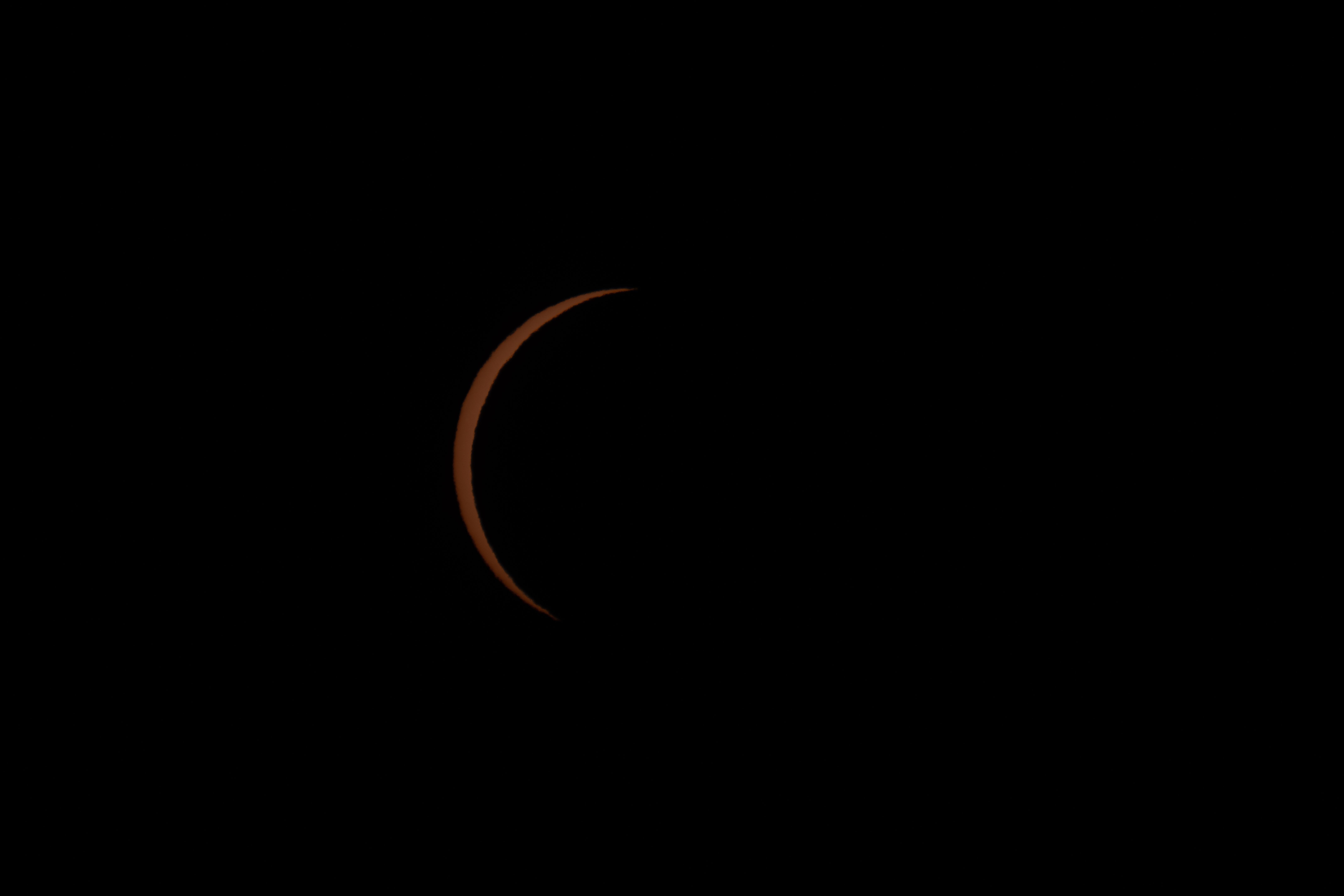 Eclipse oculta 96% da Lua de hoje para amanhã; fenômeno poderá ser visto a olho nu em todo o Brasil, mas com uma condição