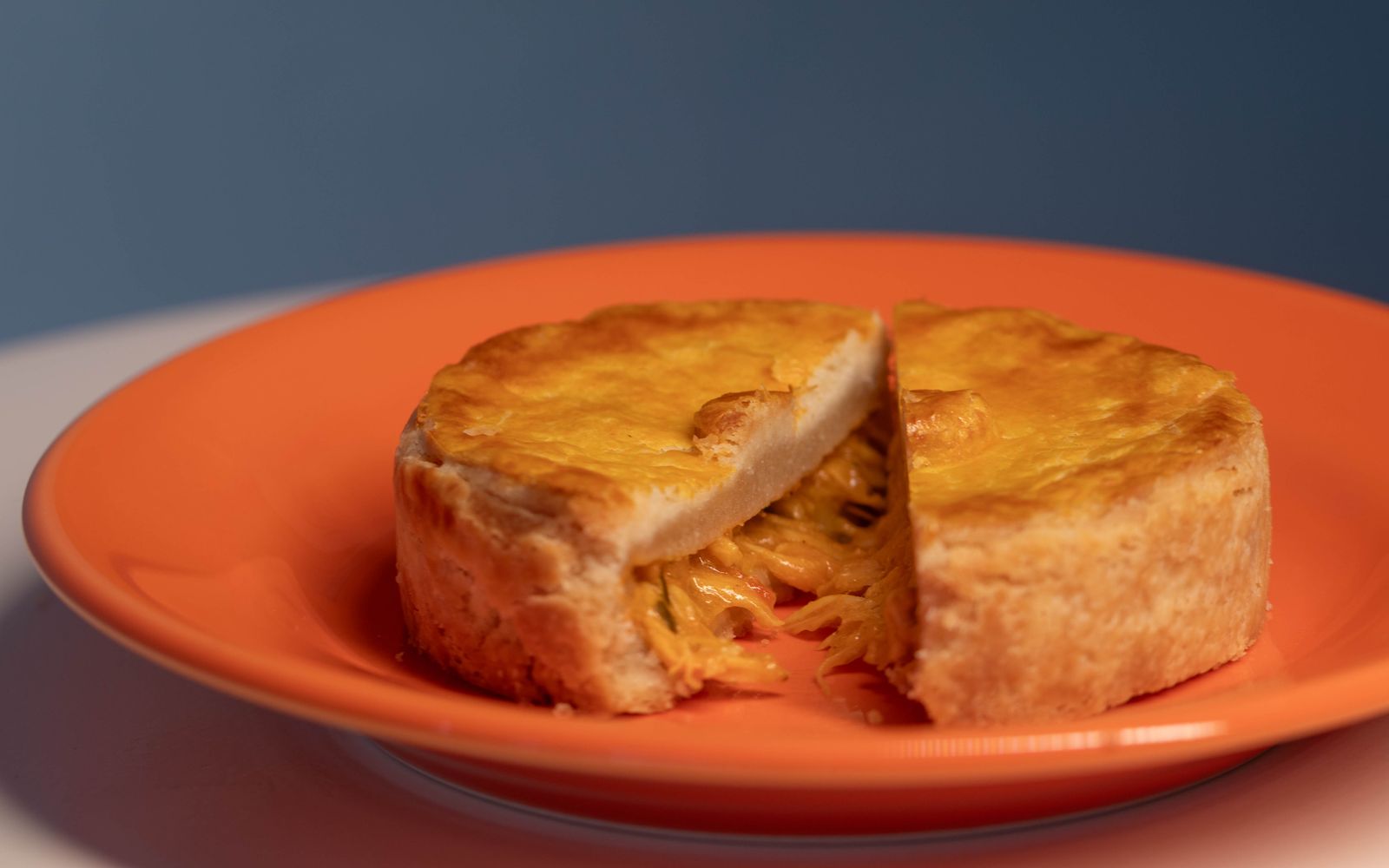 Foto de Torta de frango de liquidificador com salada