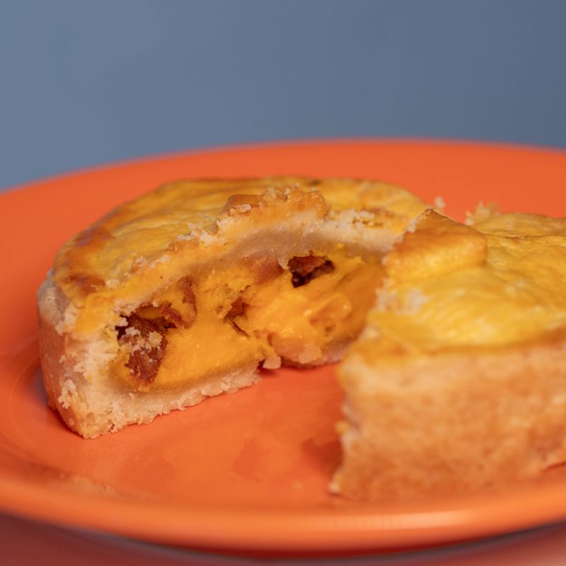 Tostón Cake with Mango Curd Filling