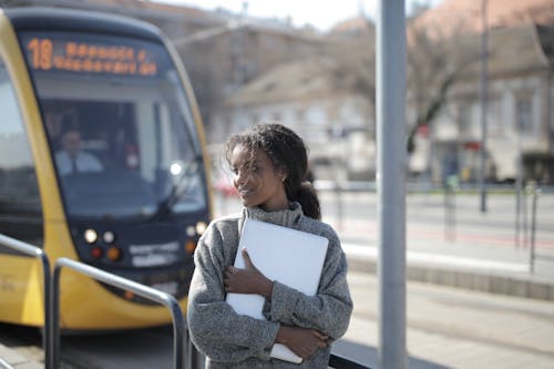 Základová fotografie zdarma na téma autobus, autobusová zastávka, čekat