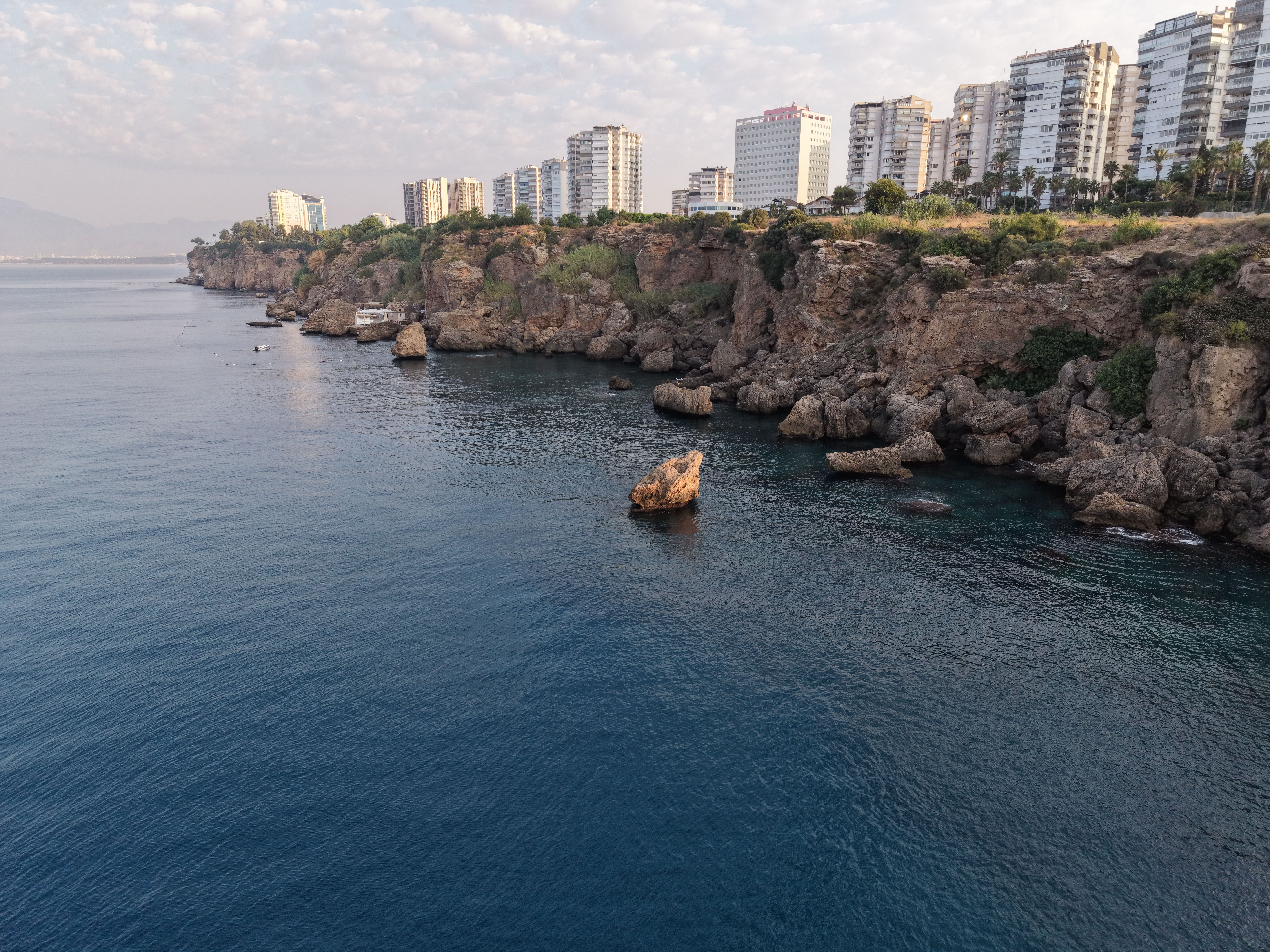 Vue d’ensemble urbaine, à l’image de antalya.