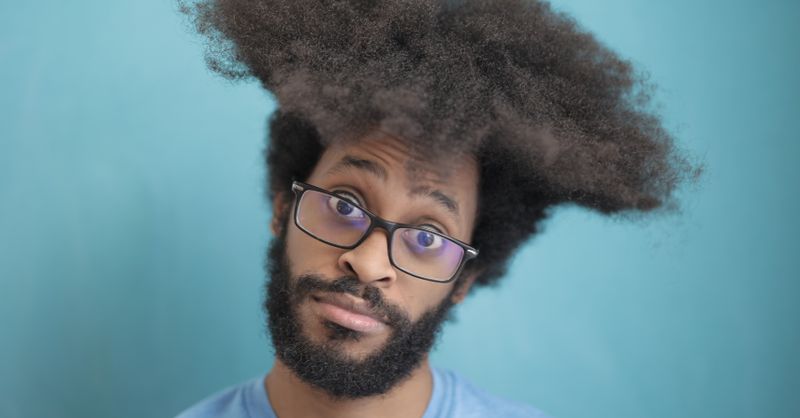 En combien de temps les cheveux poussent-ils de 10 cm ?