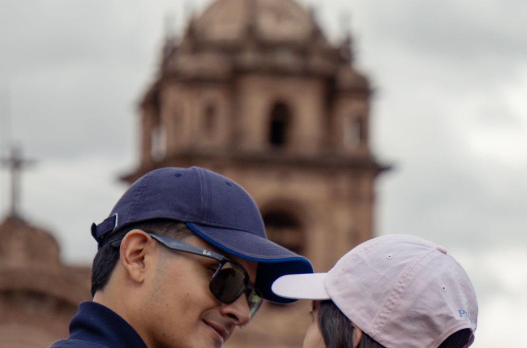 Online dating: starting a conversation on a niche platform