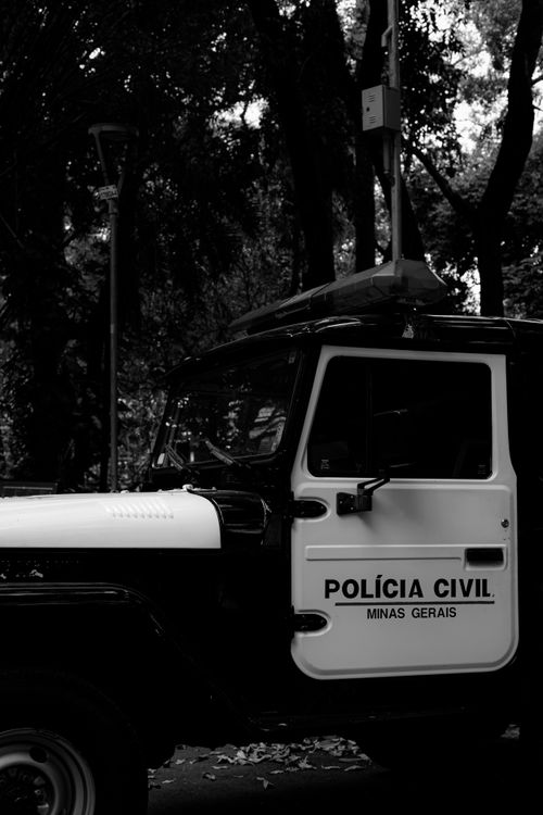 Free Black and white photo of a Polícia Civil vehicle in Minas Gerais, Brazil Stock Photo