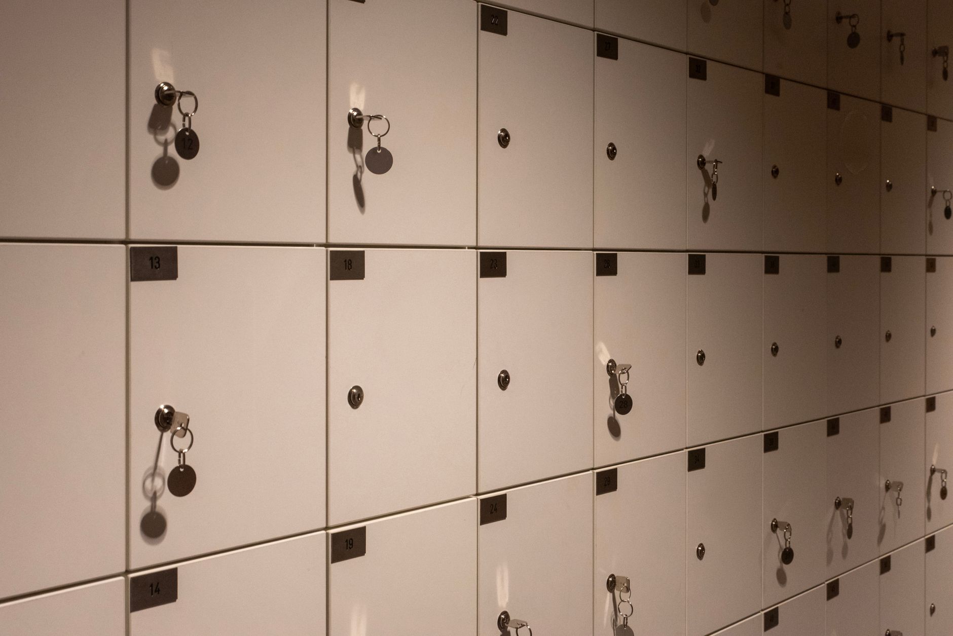 How to Find Free Luggage Storage in Any City Worldwide