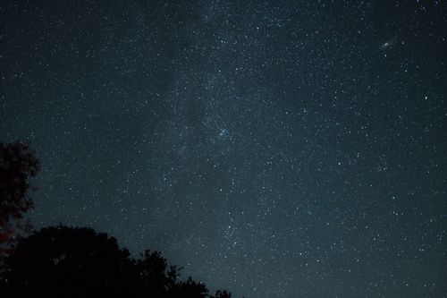 Free Captivating view of a star-filled night sky, perfect for astronomy enthusiasts. Stock Photo