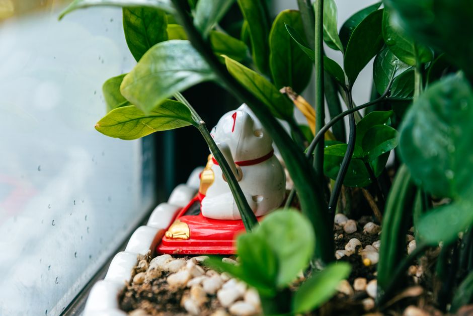 Herfsttuin met feng shui-waterfontein. Herfsttuin met feng shui-waterfontein.