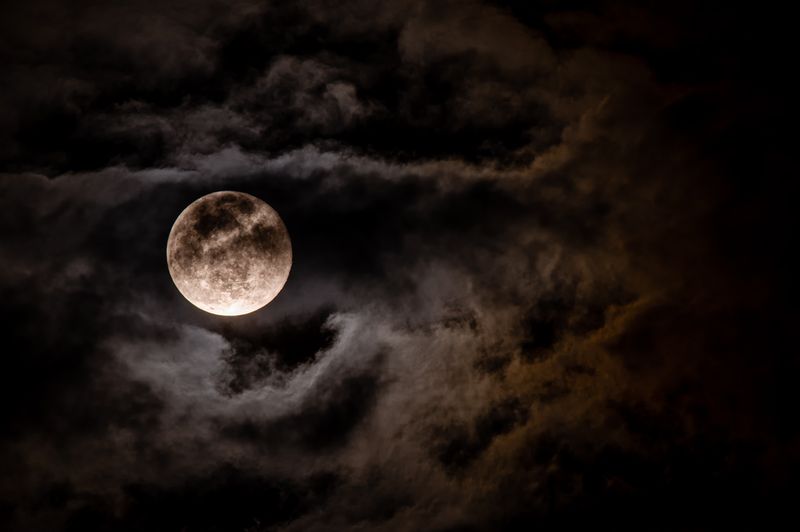 Luna piena di notte