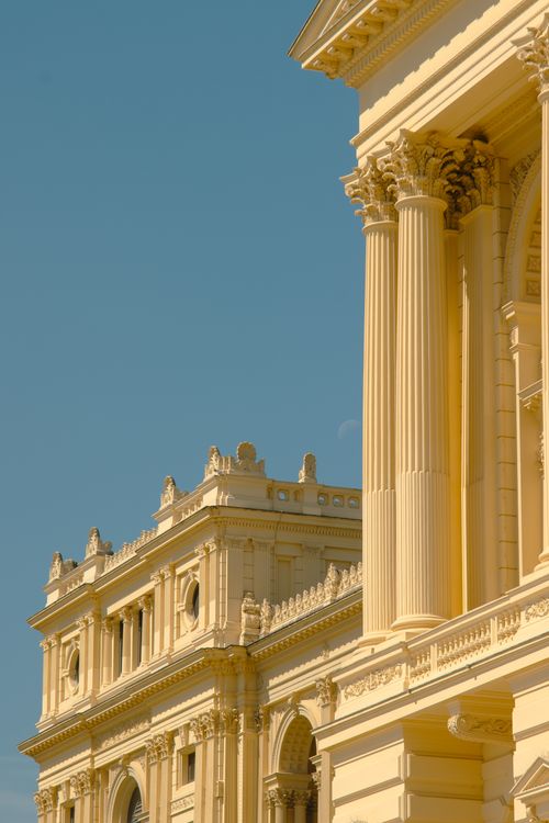 Free Elegant view of classic architectural columns on a historic building in São Paulo, Brazil. Stock Photo