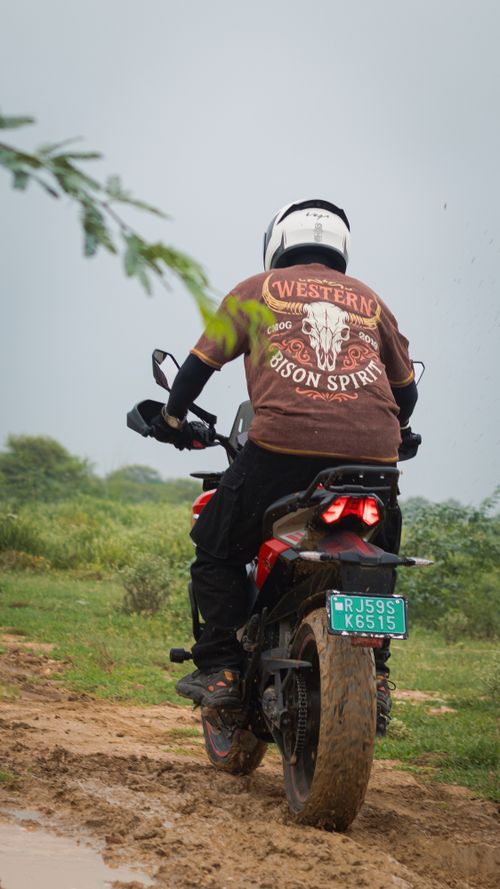 Free Motorcyclist on a dirt path in Jaipur, showcasing adventure and outdoor spirit. Stock Photo