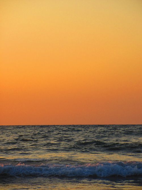 Free Serene sunset view over rippling ocean waves, evoking tranquility. Stock Photo