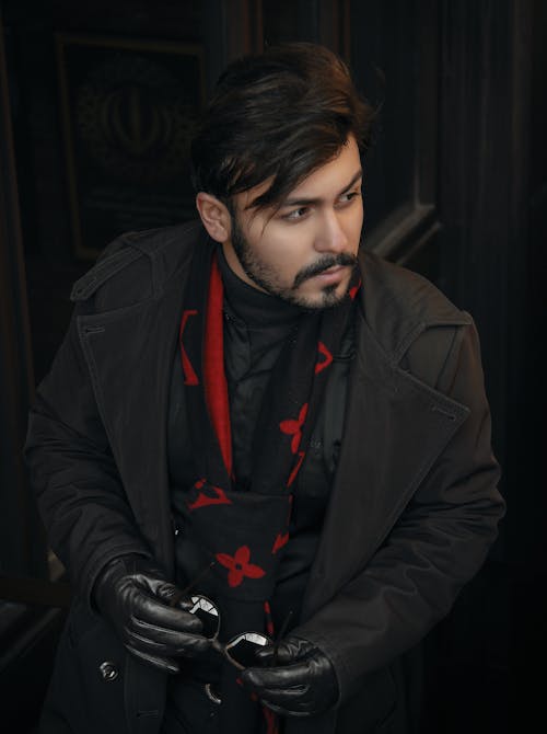Fotobanka s bezplatnými fotkami na tému bradatý, čierna bunda, dobre vyzerajúci