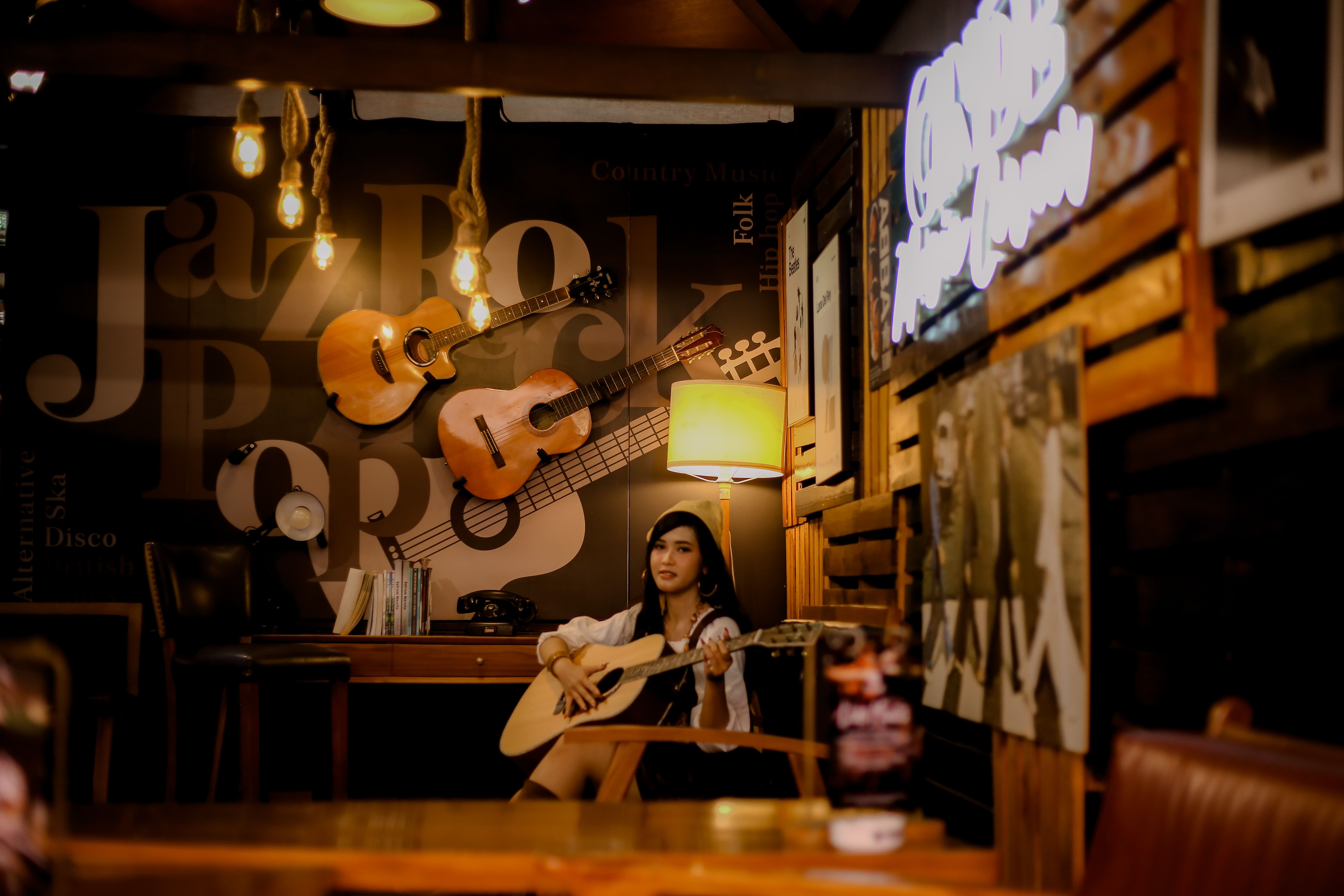 Featured image for the article: Delhi: Candlelit New Orleans jazz at Piano Man on August 16