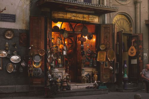 Free Charming view of an antique shop in Damascus, showcasing various traditional metalware and artifacts. Stock Photo