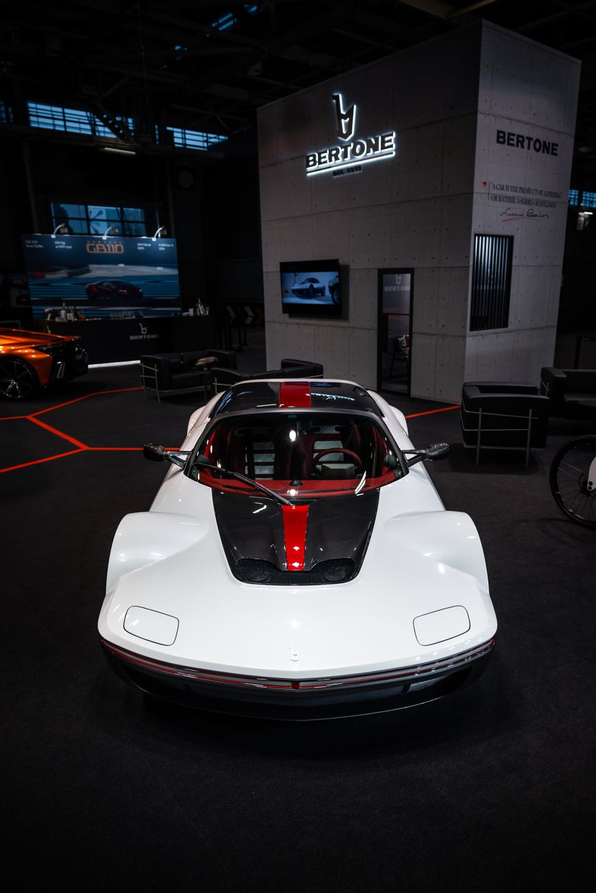 Beeindruckende Automobil-Aufnahme mit Auto & Farben