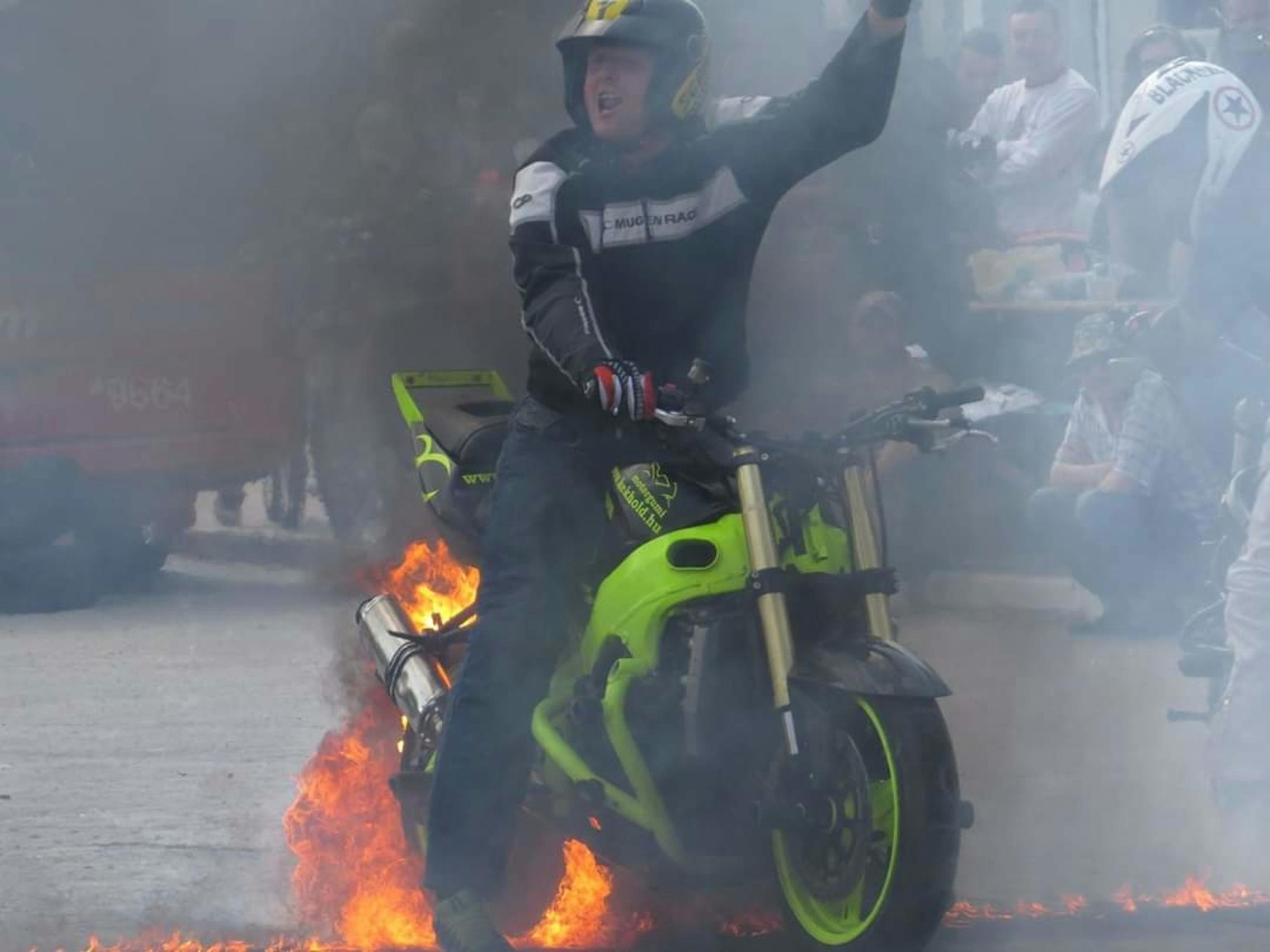 Complete 3D printing workstation setup for automotive projects