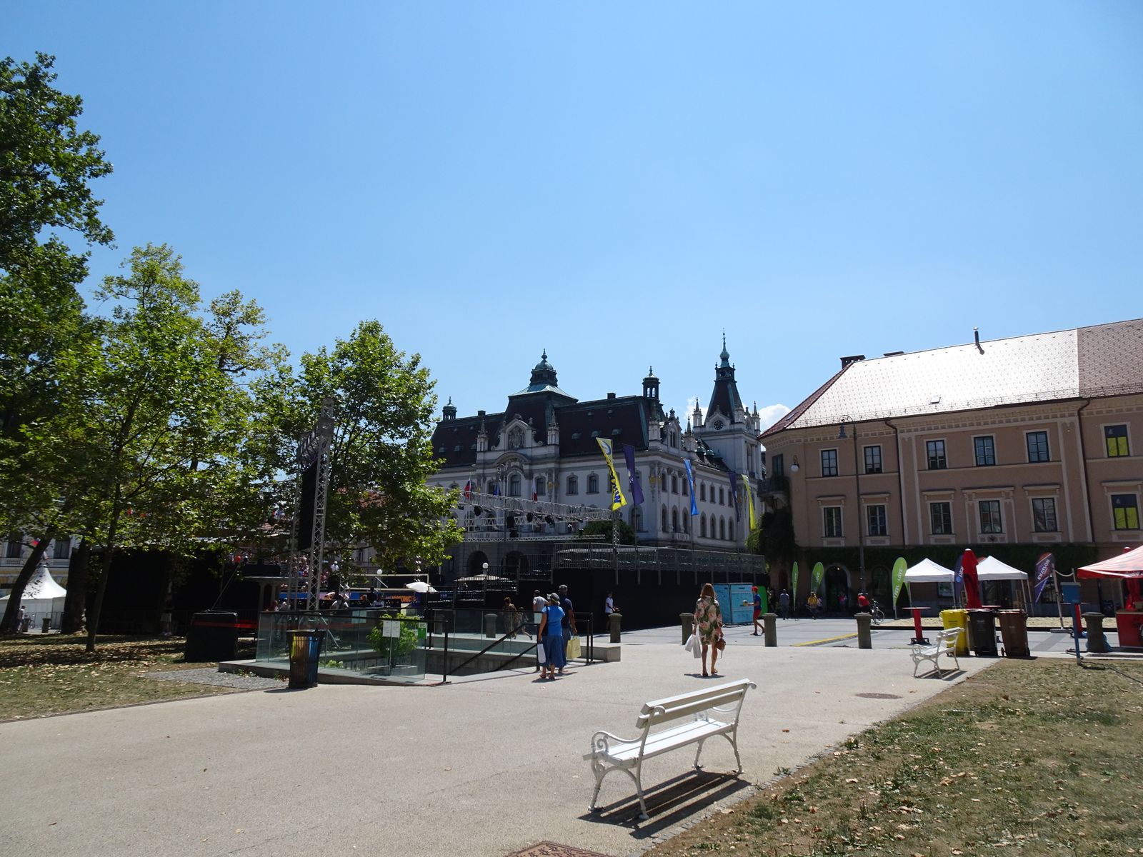 Cazare în Ljubljana: Kongresni trg și clădirea Universității