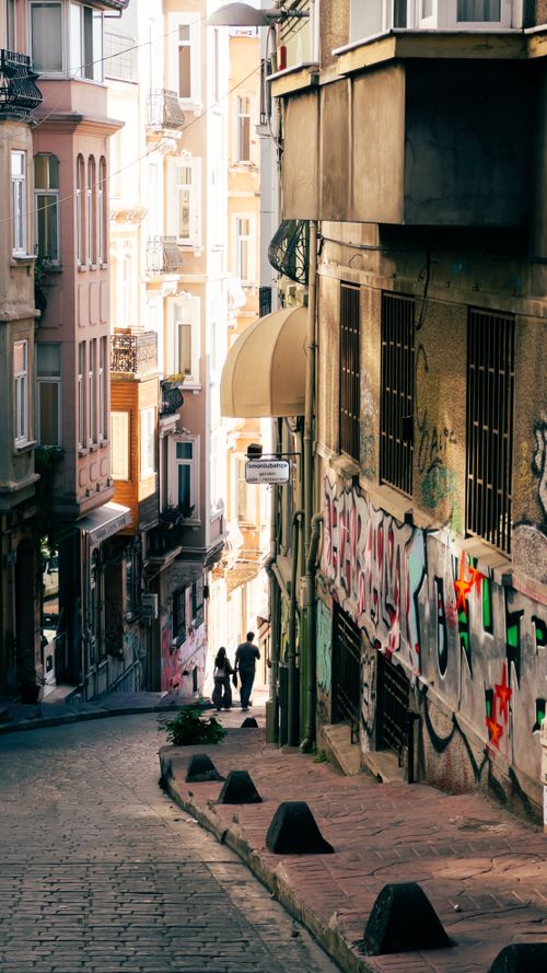 Free A picturesque street scene with historic architecture and lively city vibes in Istanbul, Türkiye. Stock Photo