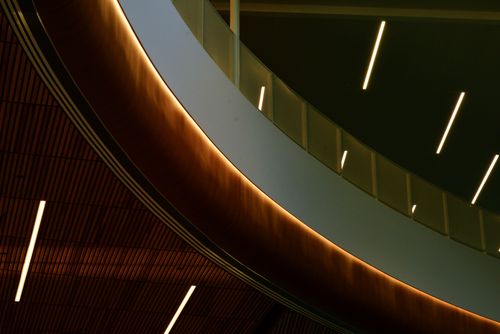 Free A modern interior design showcasing a curved architectural element with ambient lighting. Stock Photo
