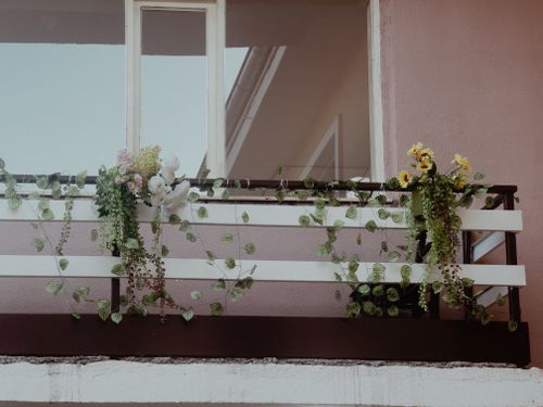 Free A quaint balcony decorated with lush plants and flowers in Elâzığ, Türkiye, offering a serene and natural ambiance. Stock Photo