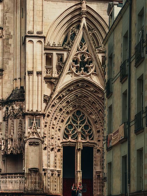 Free A stunning Gothic cathedral entrance with intricate stone carvings and arches. Stock Photo