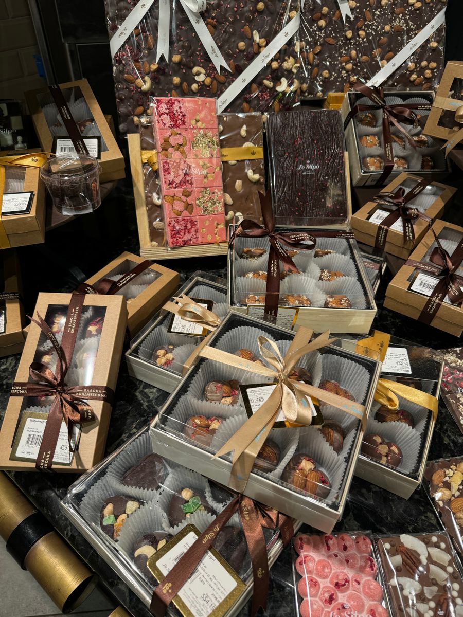 Luxurious artisanal chocolate display — Hanna M on Pexels