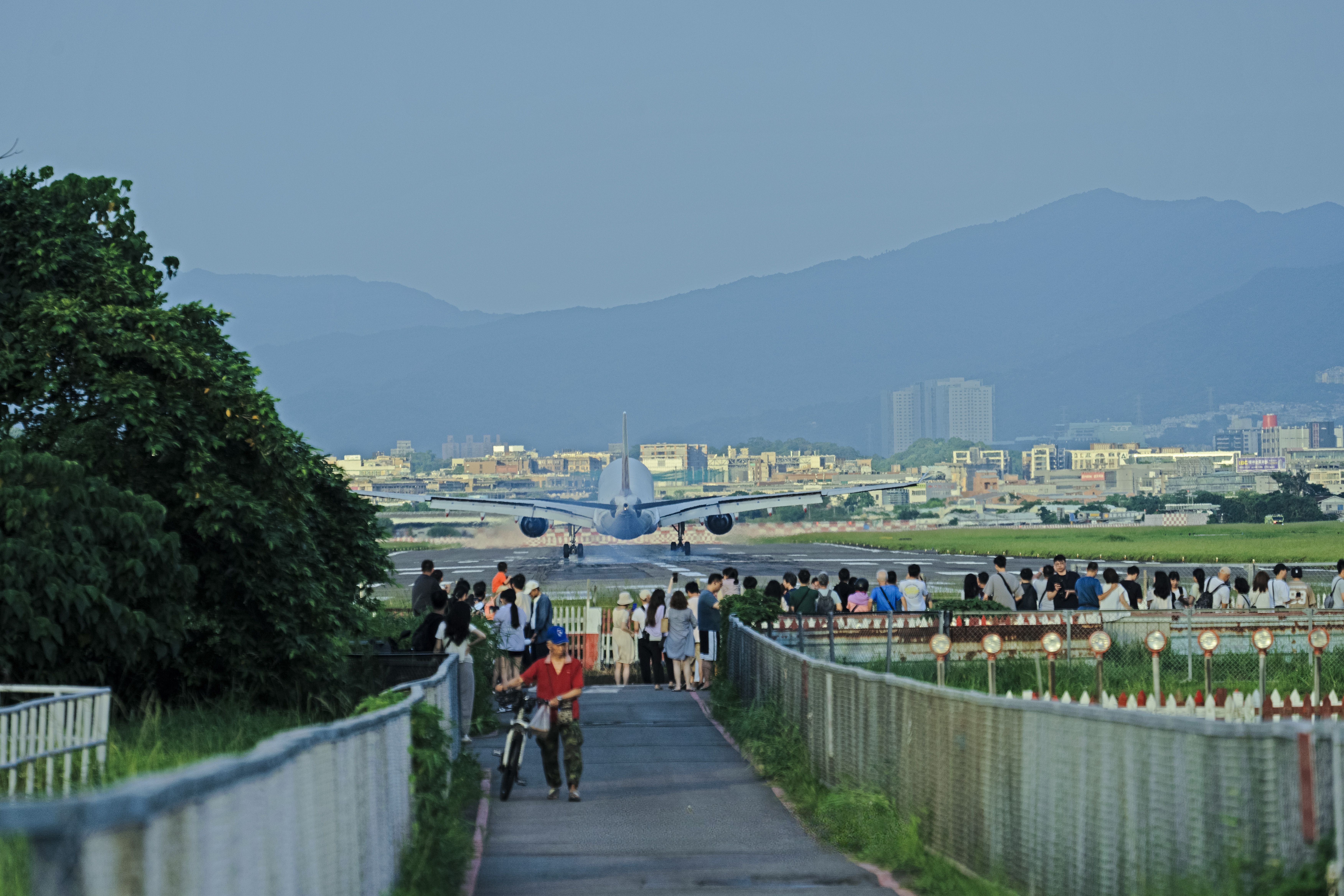 Airport transfers in Emeishan City