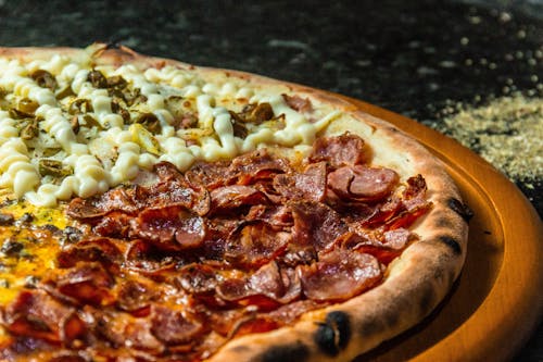 Ücretsiz akşam yemeği, biberli pizza, et içeren Ücretsiz stok fotoğraf Stok Fotoğraflar
