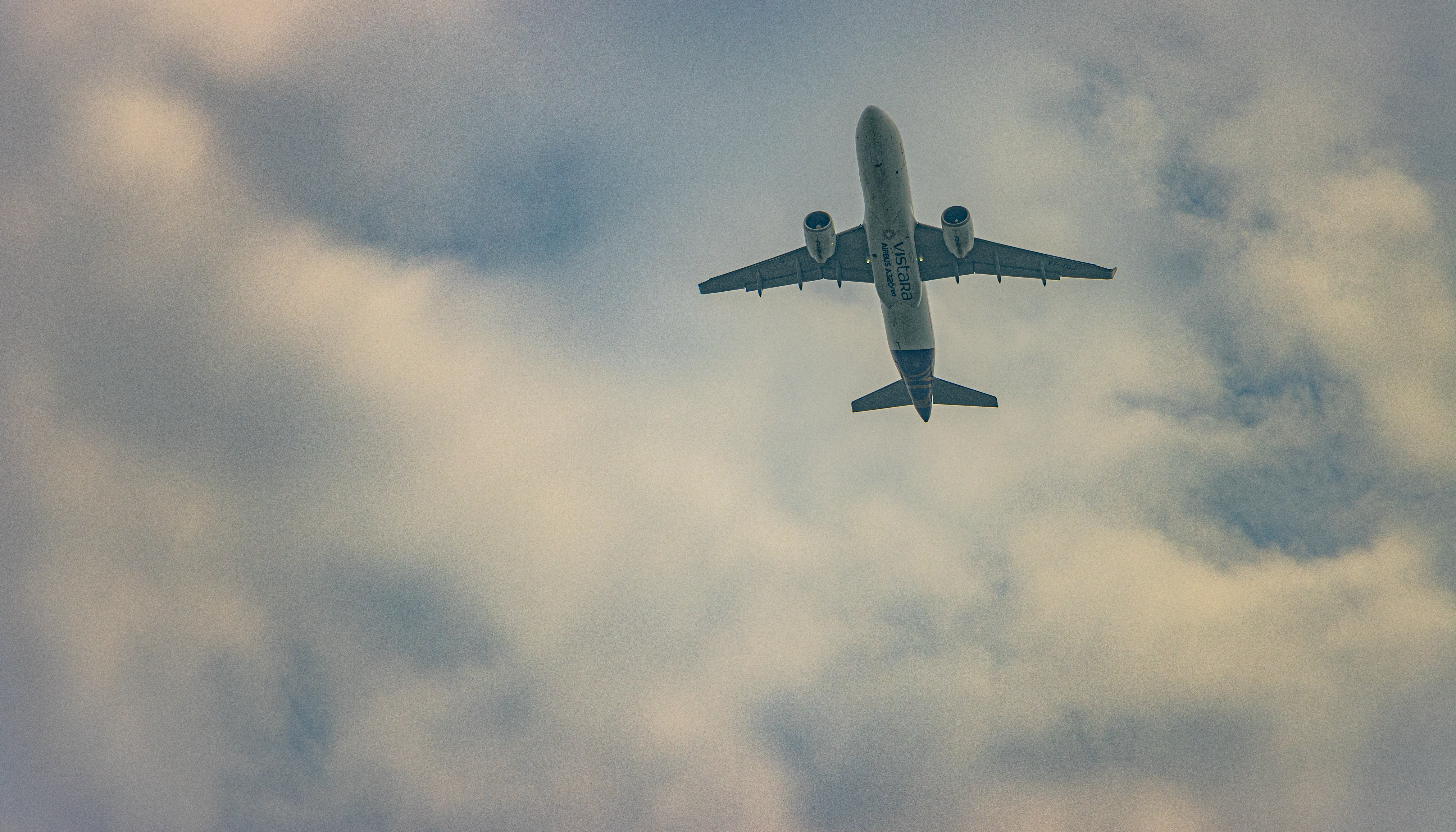 Air India Express Flight Diverts to Lucknow Following Cargo Smoke Alarm