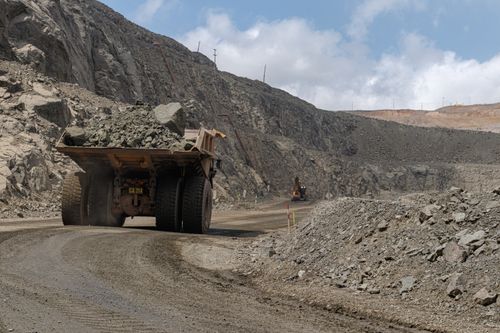 Free A large mining truck transporting rocks in an open-pit quarry, showcasing industrial machinery. Stock Photo