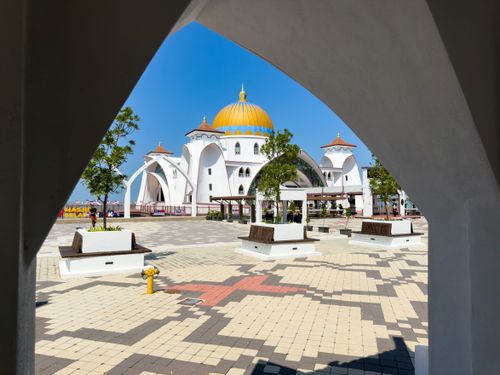 Free Beautiful view of Melaka Straits Mosque with blue sky and courtyard. Stock Photo
