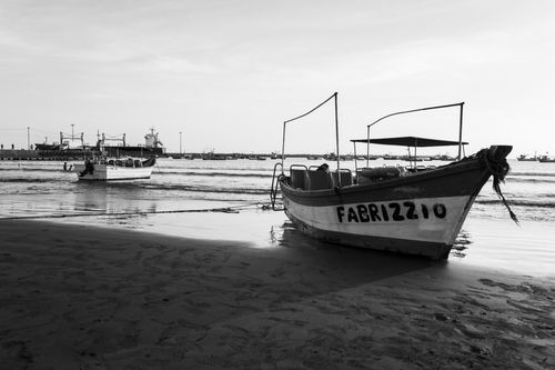 Free Black and white photo of fishing boats at Salaverry, Peru shoreline at day. Stock Photo