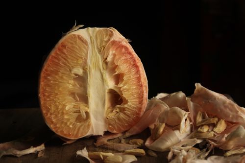 Free Peeled pomelo fruit sliced open, showcasing its juicy interior and scattered seeds. Stock Photo