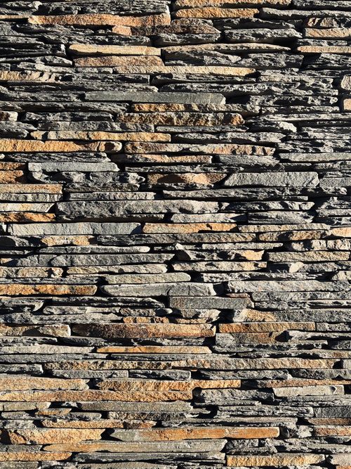 Free Detailed texture of a layered stone wall, showcasing natural patterns and colors. Stock Photo
