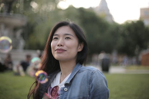Gratis stockfoto met Aziatische vrouw, blijdschap, bubbels