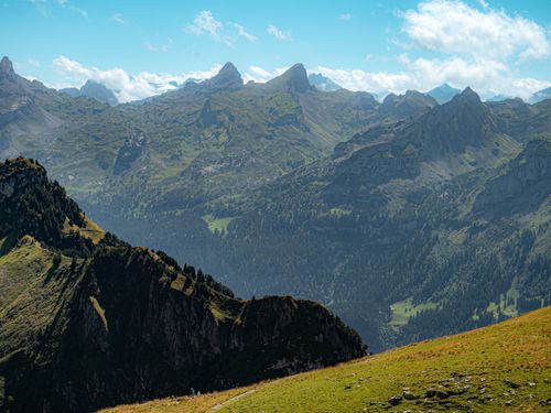 Free Explore the stunning Alpine mountains in Morschach, Schwyz, Schweiz under a clear summer sky. Stock Photo