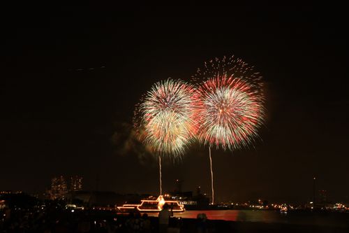 Free Colorful fireworks illuminate the night sky above Yokohama Harbor, capturing a festive and vibrant scene. Stock Photo
