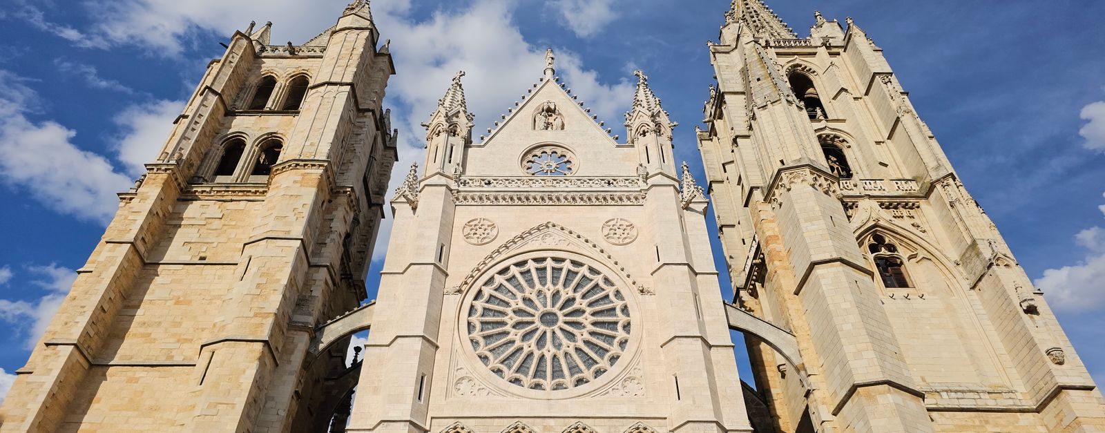 Stunning view of León Cathedral's detailed facade and towers on a clear day.