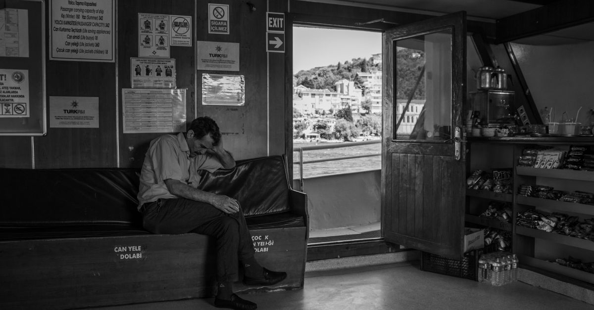 Γιατί νιώθω ζάλη όταν σηκώνομαι όρθιος μετά το φαγητό;