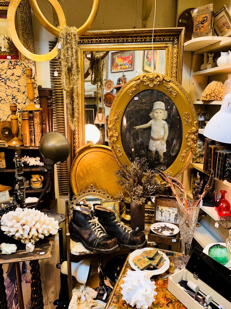 Store With Old Vintage Items